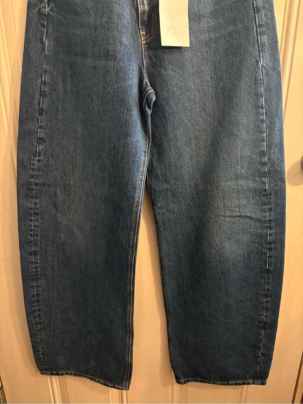 Zara Women’s size 2 NWT Denim Barrel jeans midrise asymmetrical button-fly - Picture 3 of 8